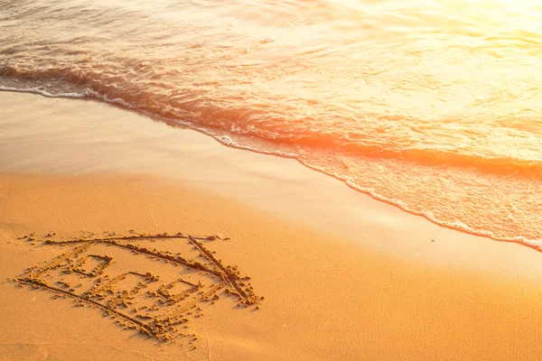 Casa dipinta sulla sabbia della spiaggia . — Foto Stock