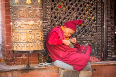 Tanımlanamayan Budist rahip stupa boudhanath yakınındaki bir portresi