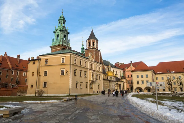 Catedral Real Basílica de los Santos Stanislaus y Wenceslao en la colina de Wawel —  Fotos de Stock