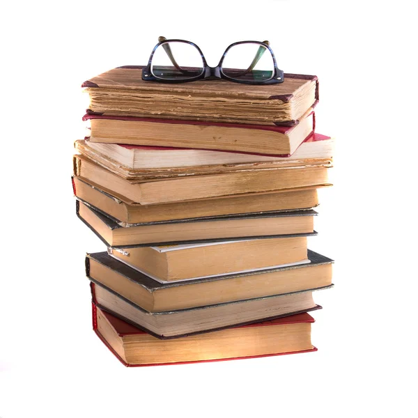 Stapelen van oude boeken en bril — Stockfoto