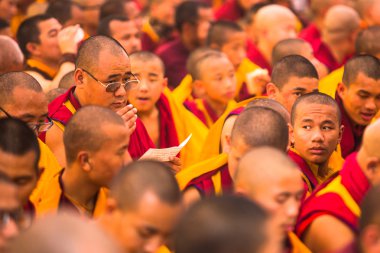 Tanımlanamayan Tibetli Budist keşişlerin
