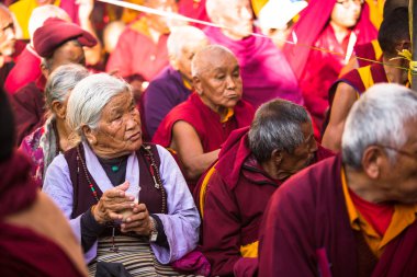 Tanımlanamayan Tibetli Budist keşişlerin