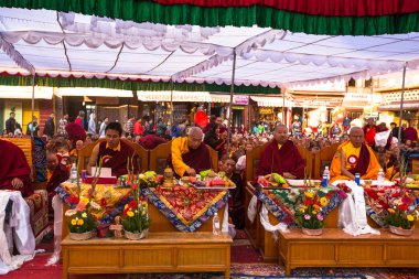 Tanımlanamayan Tibetli Budist keşişlerin