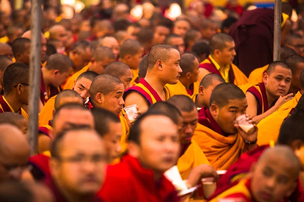 Monges budistas tibetanos não identificados — Fotografia de Stock