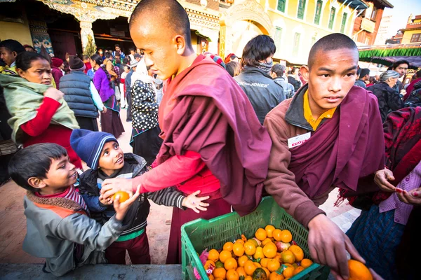 Neidentifikovaný tibetských buddhistických mnichů — Stock fotografie