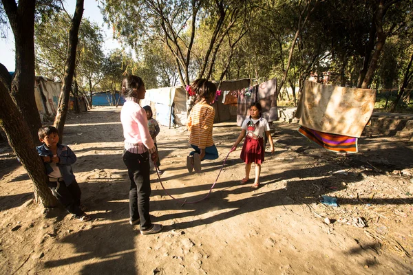 Bambini poveri non identificati — Foto Stock