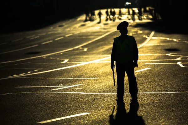 Silhouette dei poliziotti stradali — Foto Stock