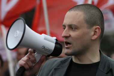 sol ön hareketinin lideri Sergey udaltsov