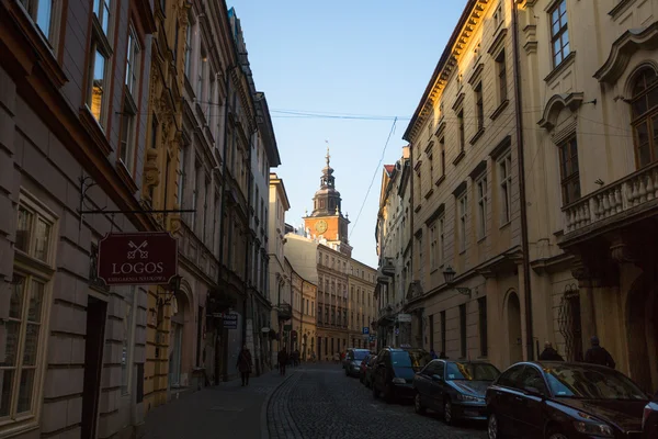 En av gatorna i historiska centrum av krakow. — Stockfoto