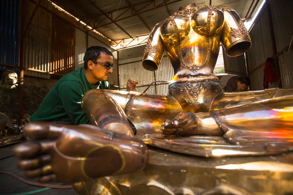 Niet-geïdentificeerde nepalese tinman — Stockfoto