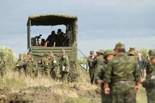 Under befalla postar övningar — Stockfoto