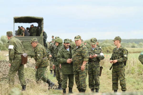 Under befalla postar övningar — Stockfoto