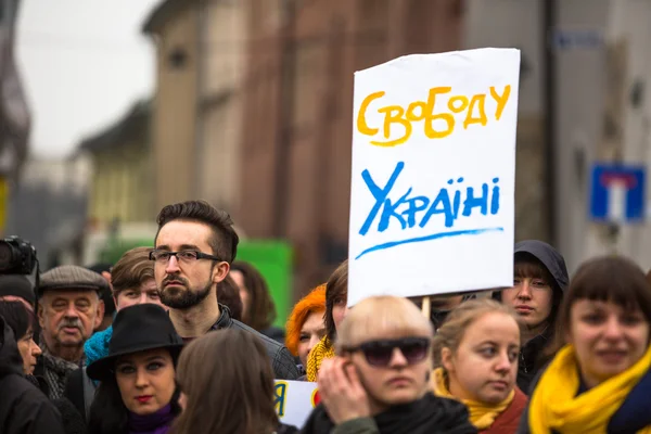 Manifestação de participantes em apoio à independência Ucrânia — Fotografia de Stock