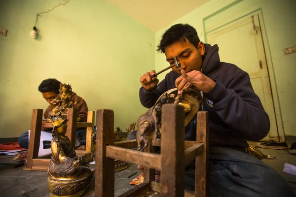 Hommes dans l'atelier — Photo