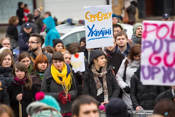 Ana meydanında gösteri sırasında kimliği belirsiz katılımcıları — Stok fotoğraf