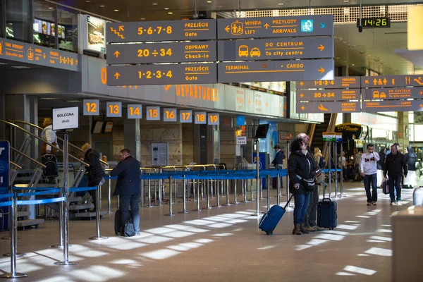 Terminal hallen på john paul ii internationella flygplatsen Kraków-balice — Stockfoto