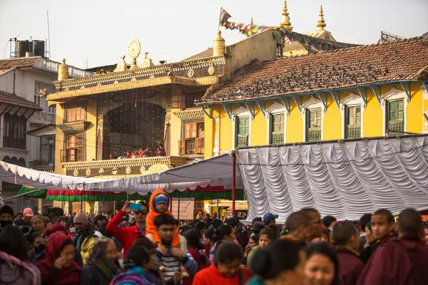 Pelgrims in de buurt van Bouddhanath stupa, nepal — Stockfoto