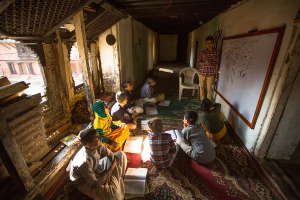 Enfants à l'école du Népal — Photo