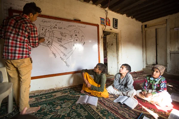 Enfants à l'école du Népal — Photo