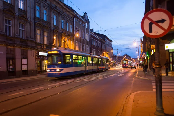 Straat in het historische centrum van Krakau — Stockfoto