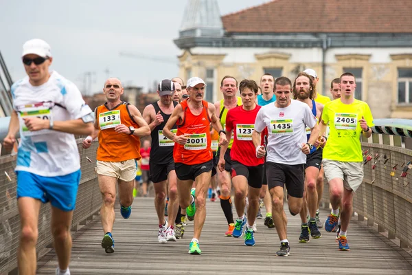 Participantes durante a Maratona Internacional de Cracóvia — Fotografia de Stock