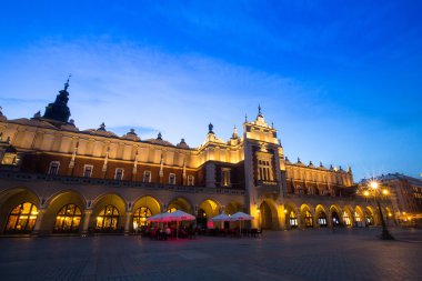 sukiennice rynek glowny üzerinde