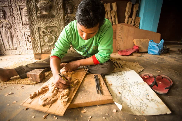 Nepal adam atölyesinde çalışan — Stok fotoğraf