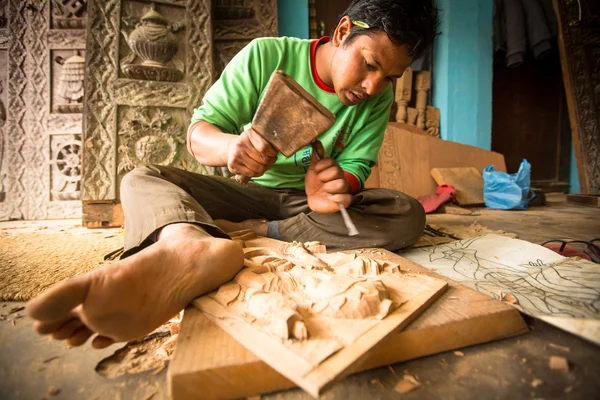 Nepalés trabajando en su taller —  Fotos de Stock