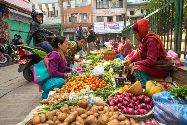 Gatuförsäljare i kathmandu — Stockfoto