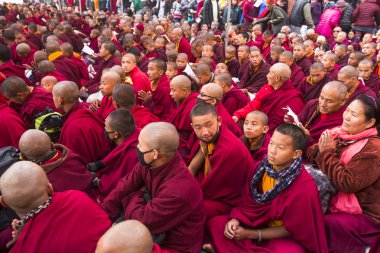 Tanımlanamayan Budist hacılar stupa boudhanath yakın