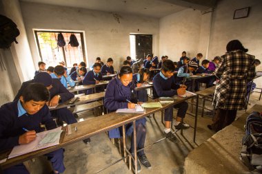 Bilinmeyen çocuk halk okulunda derste
