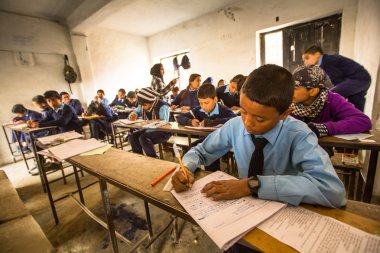 Bilinmeyen çocuk halk okulunda derste