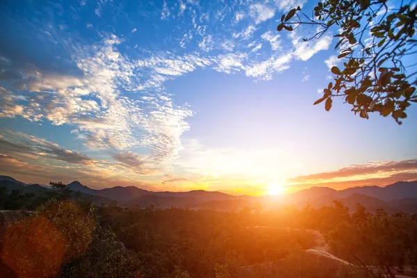 山の風景、美しい夕日時 — ストック写真