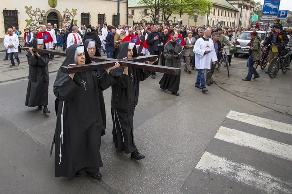 Partecipanti non identificati della Via Crucis il Venerdì Santo — Foto Stock