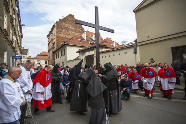 Partecipanti non identificati della Via Crucis il Venerdì Santo — Foto Stock