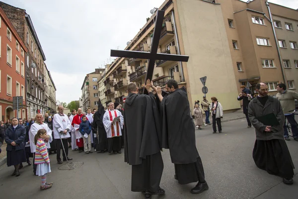 Niezidentyfikowane uczestników drogi krzyżowej w Wielki Piątek — Zdjęcie stockowe