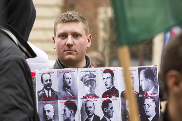 Unbekannte Teilnehmer an Prozession in Katyn — Stockfoto