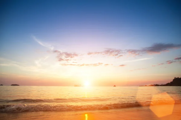 Beautiful sunset over ocean — Stock Photo, Image