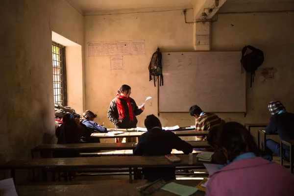 Unknown children in the lesson at public school — Stock Photo, Image