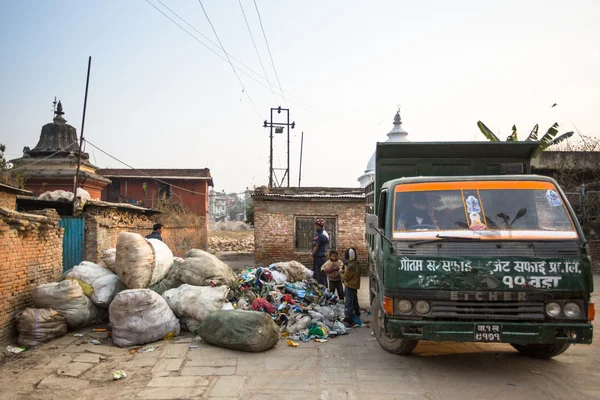 Unidentified people from poorer areas working in sorting of plastic on the dump — Stock Photo, Image