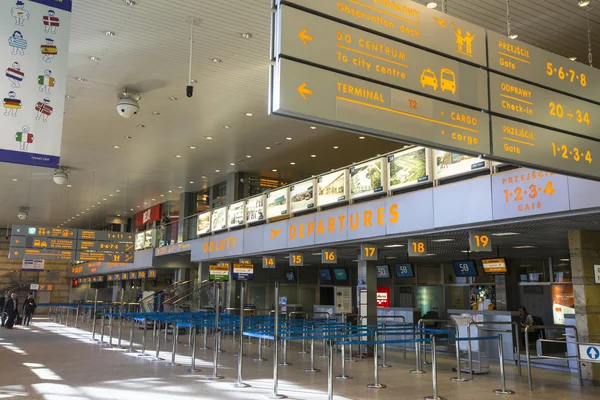 Sala terminale dell'aeroporto internazionale Giovanni Paolo II — Foto Stock