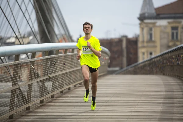 Účastníci během každoroční mezinárodní maraton Krakov — Stock fotografie