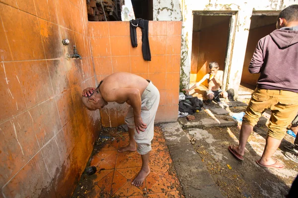 Pessoas locais durante a cerimônia de cremação — Fotografia de Stock