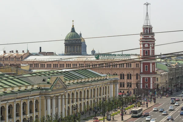 Pohled shora centra a stanice metra gostiny Dvor na Něvský prospekt — Stock fotografie