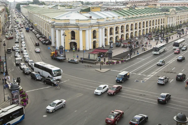 Widok z góry centrum handlowego i stacji metra gostiny Dvor na Newskim Prospekcie — Zdjęcie stockowe