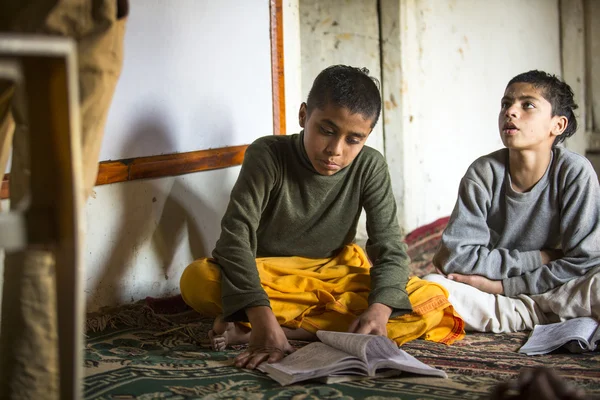 Niños en clase en la escuela Jagadguru — Foto de Stock