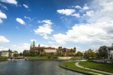 wawel royal castle park ile görünüm