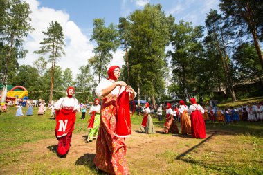 Yerel halkın Ivan kupala günü kutlanıyor