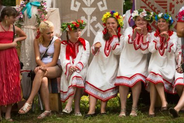 Ivan kupala gün boyunca tanımlanamayan kız