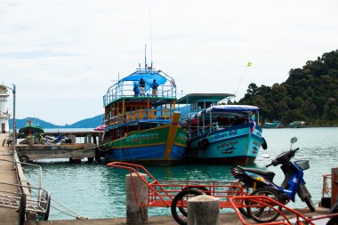 teknelerle bang bao balıkçı köyü